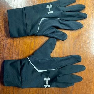 Under armour mens gloves. Size medium. Used